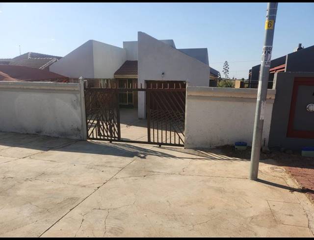 3 BEDROOM HOUSE FOR SALE IN SOSHANGUVE BB